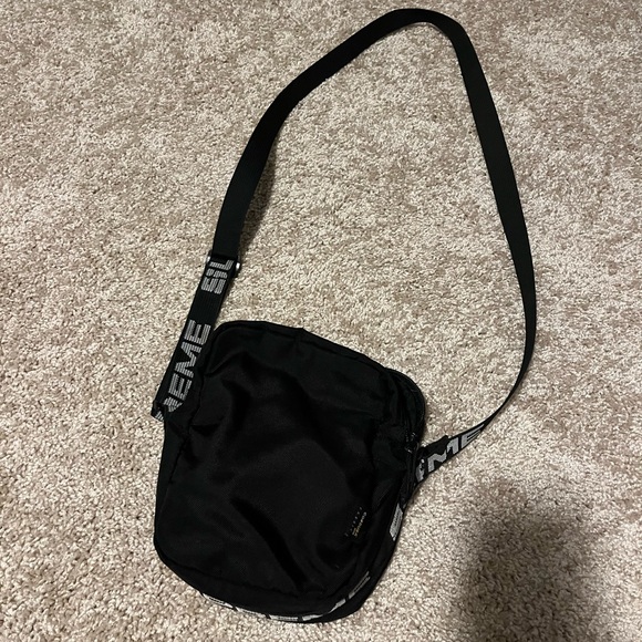 Supreme shoulder bag - Picture 2 of 3